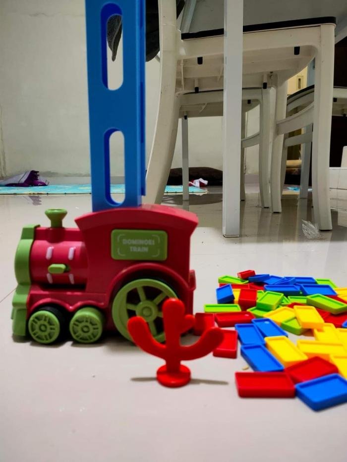 Mainan Kereta Domino
