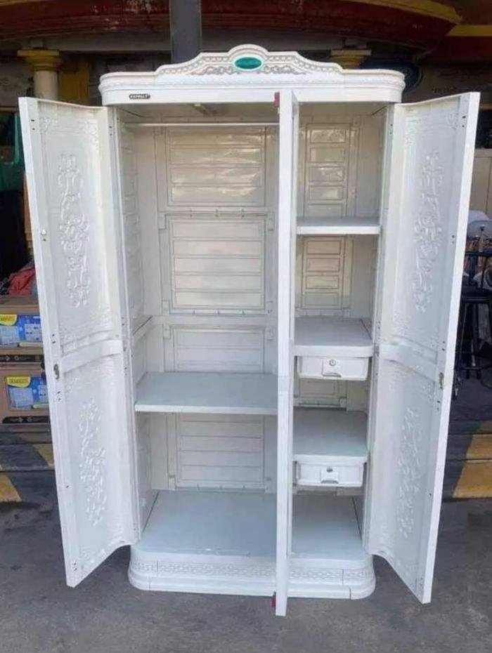 Lemari Sultan Napolly 3Pintu Mahkota Cabsulta Classic 388 CK. C.