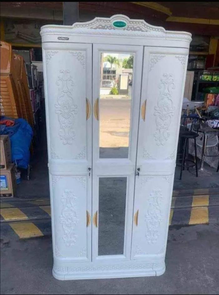 Lemari Sultan Napolly 3Pintu Mahkota Cabsulta Classic 388 CK. C.