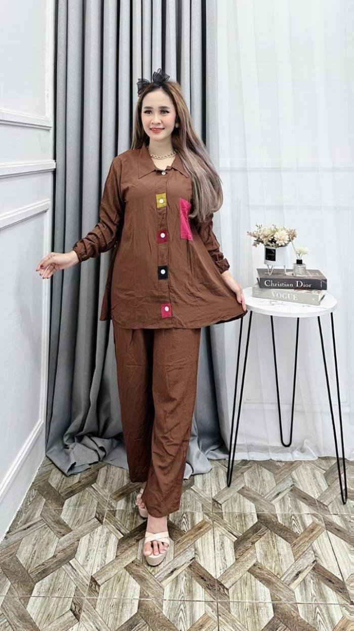 One Set Emblem Lengan Panjang