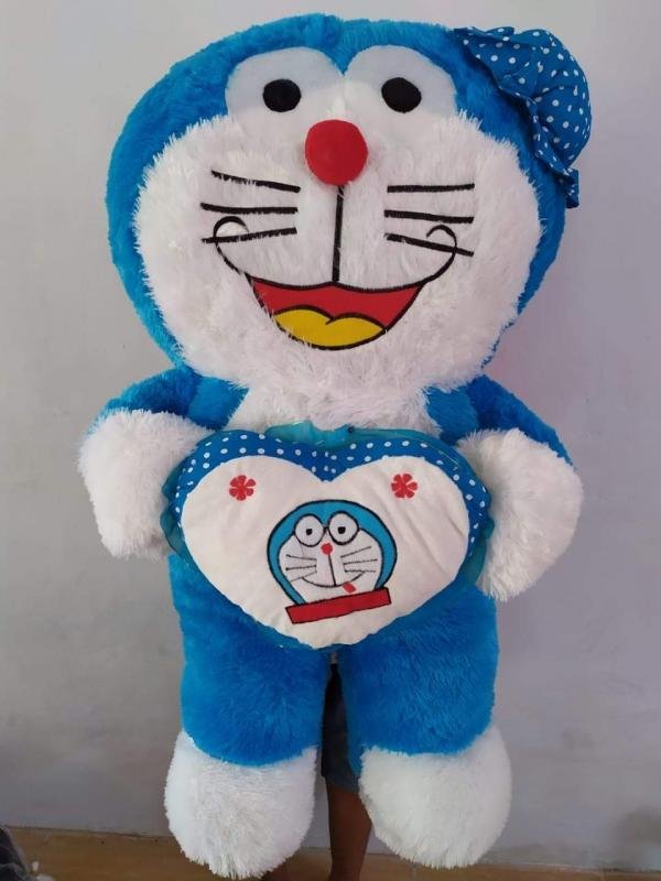 Boneka Doraemon Love
