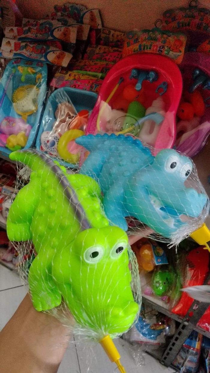 Mainan Buaya Karet