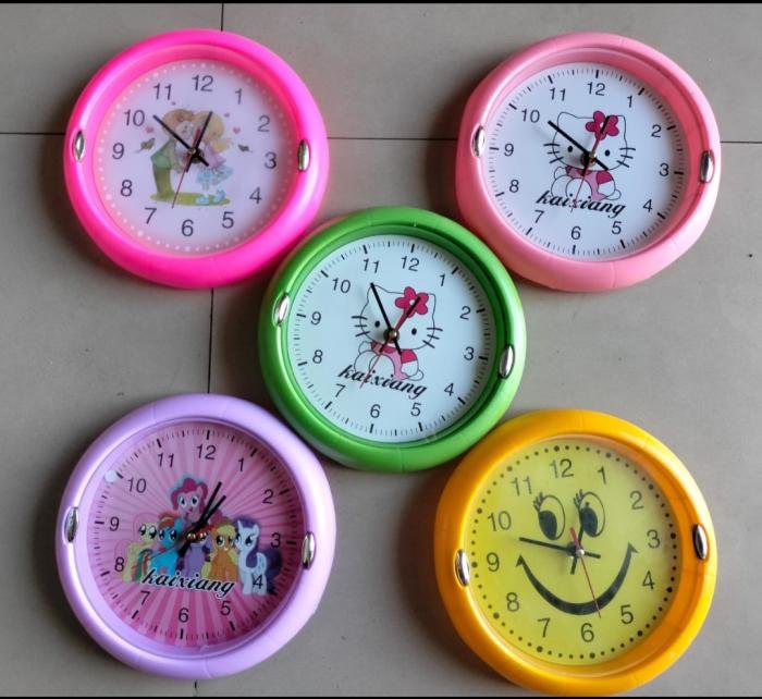 Jam Dinding Unik Karakter