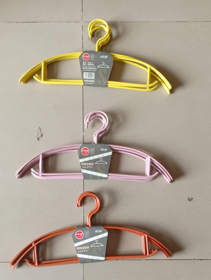 Hanger Baju Plastik