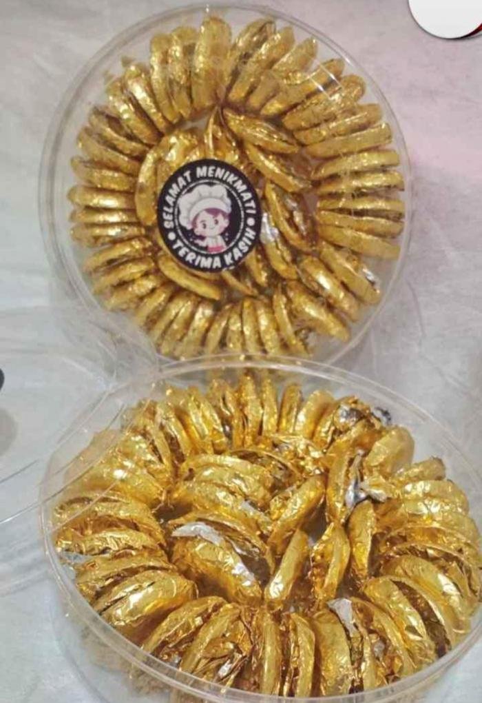 Coklat koin toples Bening