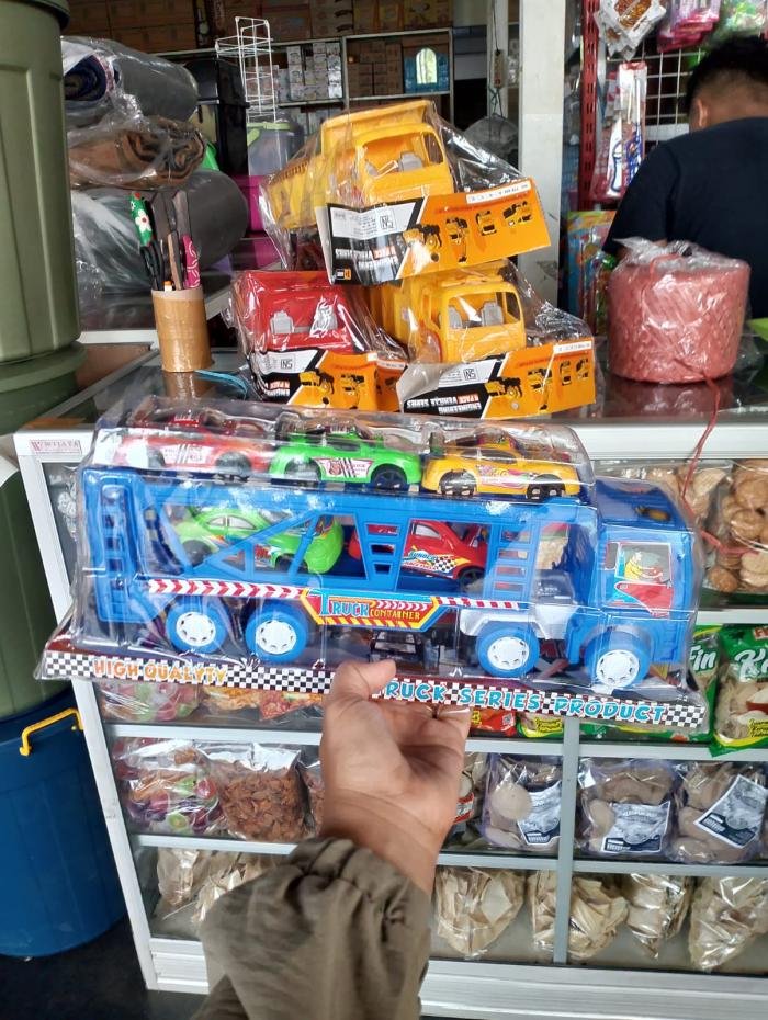 Mainan Truk Pengangkut Mobil