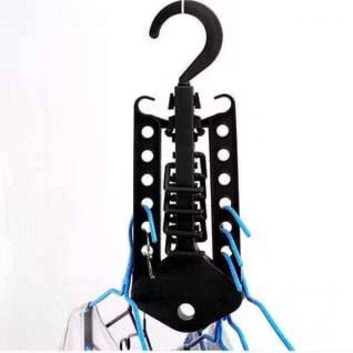 Hanger baju hitam