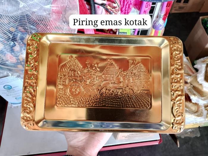 Piring Emas Kotak