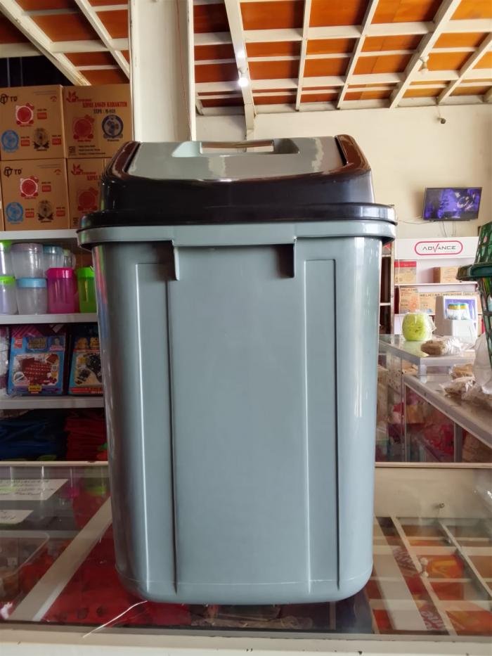 Tempat Sampah Tutup 42L
