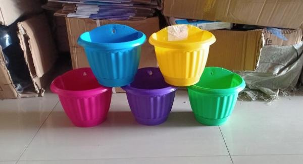 Pot bunga dinding